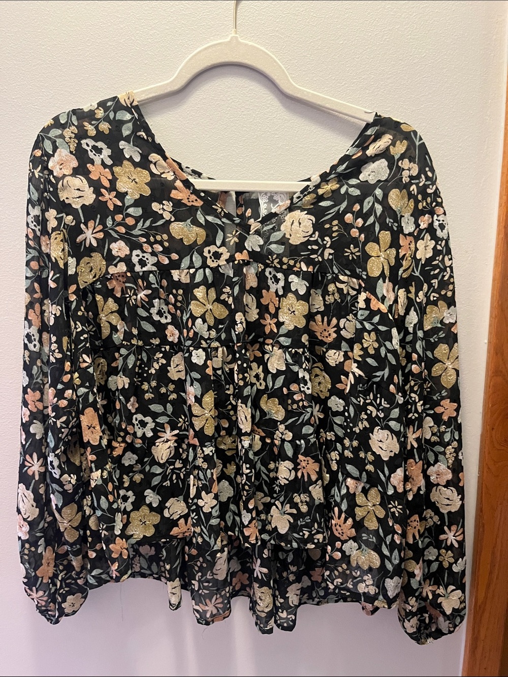 Sadie & Sage Black Floral V-Neck Long-Sleeve Blouse